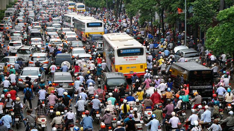 Góp tiền đi chung loại ô tô này: Dân Hà Nội bớt khổ vì tắc đường