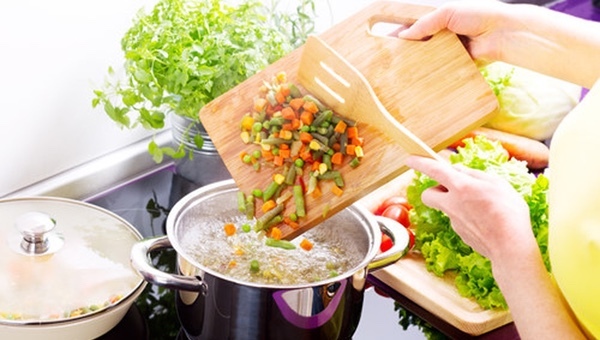 6 món ăn gây ung thư nếu để qua đêm nhiều người không biết