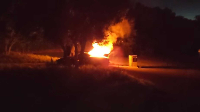 Thẫn thờ nhìn siêu xe McLaren Senna mới mua bỗng cháy rụi