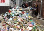 Sự cố ở Thủ đô: 3 ngày không đổ rác, phế thải tràn lòng đường, ngõ phố