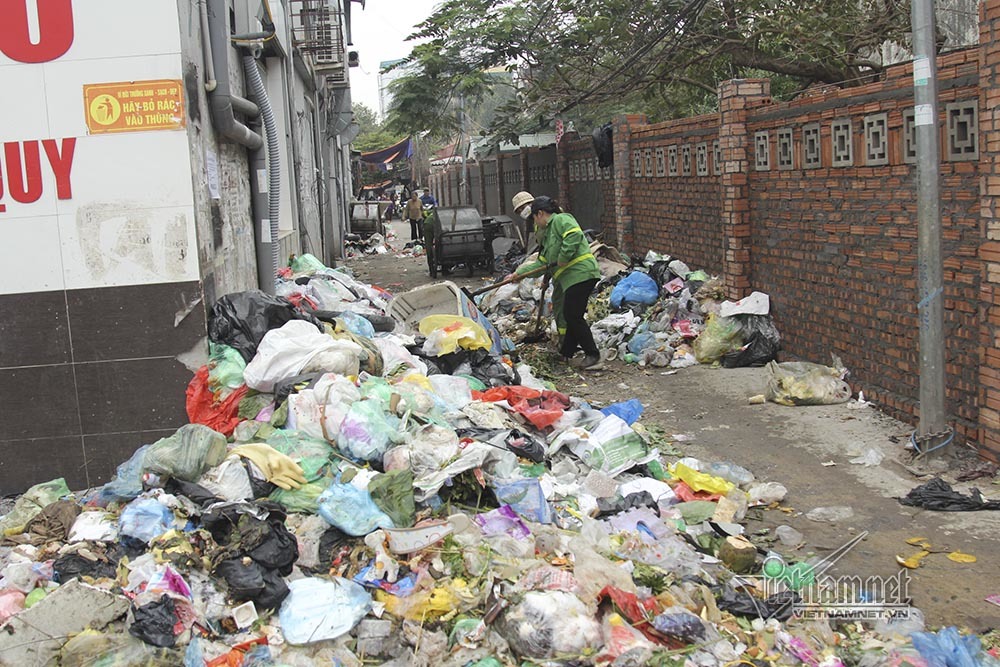 Sự cố 3 ngày không đổ rác: Phó chủ tịch Hà Nội đối thoại ở Sóc Sơn