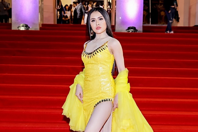 Dược sĩ Tiến - Thư Dung 'cặp đôi VÀNG' đứng đầu top sao mặc xấu tuần qua vì quá lố