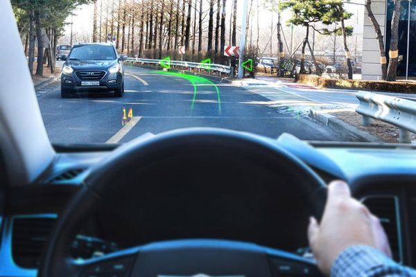 Màn hình giúp công nghệ AR thân thiện hơn với người lái xe