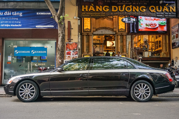 Ngắm siêu xe Maybach 62 Zeppelin 20 tỷ dạo chơi Sài Gòn