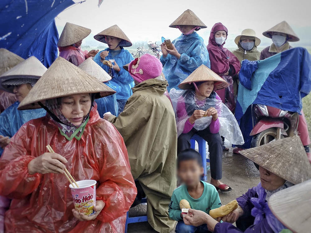 4 ngày 'màn trời chiếu đất' chặn xe rác ở Sóc Sơn