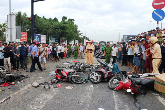 Cấm xe máy chỉ vì tai nạn tăng: Nhìn bát quên mâm