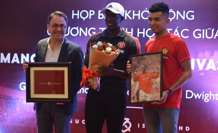 Dwight Yorke đại náo TP.HCM trong ngày MU hạ đẹp Tottenham