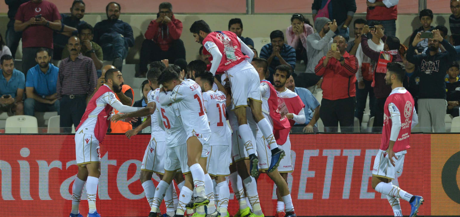 Bahrain đoạt vé vòng 1/8 nhờ quả penalty ở phút 90