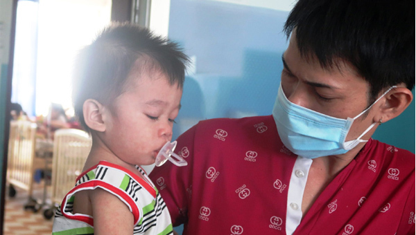 Dịch sởi bùng phát ở TPHCM, trẻ em, bà bầu nhập viện
