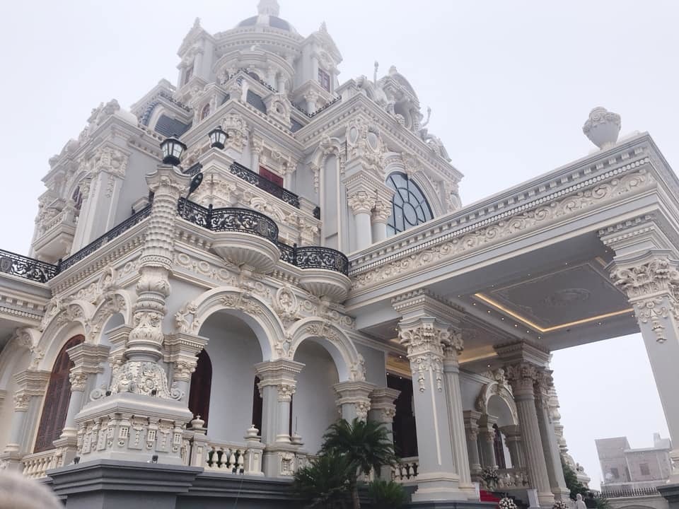 Lâu đài của đại gia Nam Định có con gái đeo vàng trĩu cổ ngày cưới