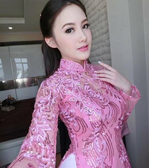 Cuộc sống giàu có đáng ngưỡng mộ của hot girl Lào gốc Việt ở tuổi 22