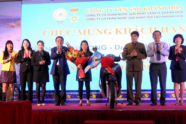 Trao thưởng khách hàng trúng giải Sanest Khánh Hòa tại Hải Phòng