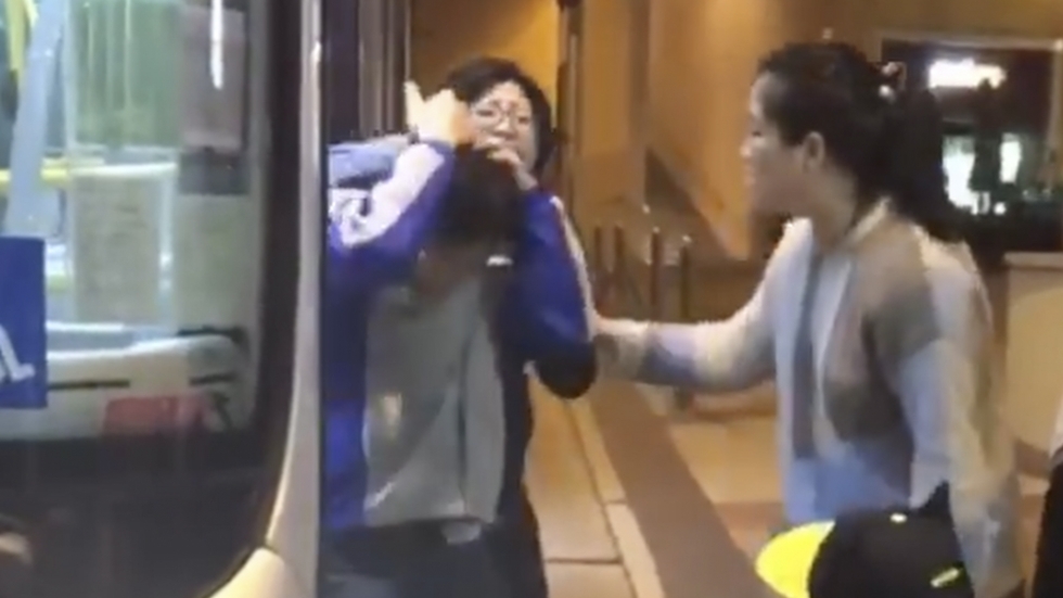 Tài xế bị 2 phụ nữ Trung Quốc giật tóc, đánh đập