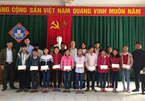 VietNamNet trao quà Tết cho học sinh nghèo tỉnh Hà Tĩnh