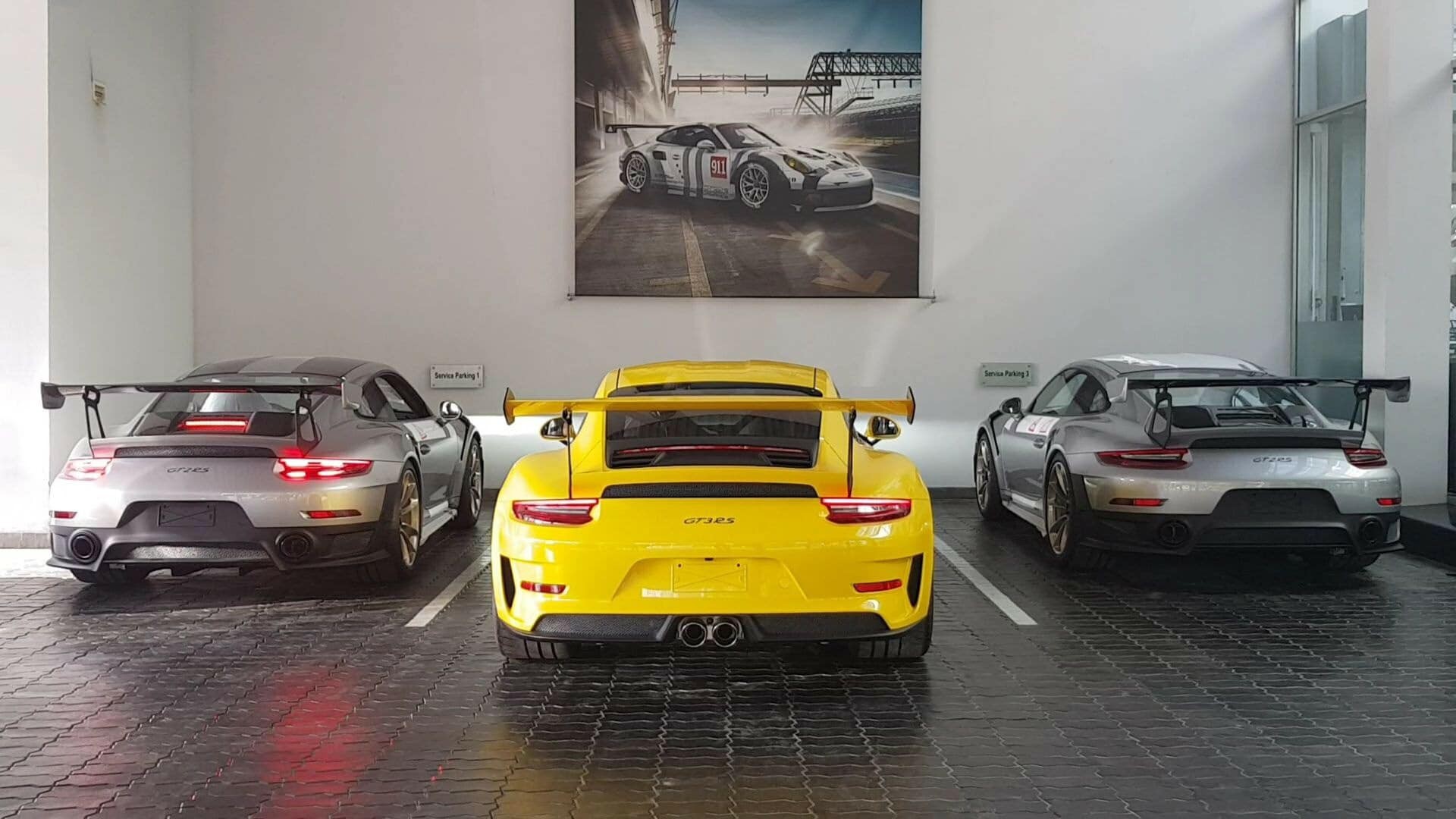 Ông Đặng Lê Nguyên Vũ tậu siêu xe Porsche 911 20 tỷ