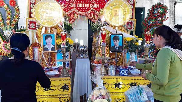 Vợ chồng tử nạn dưới gầm xe container: Xót cảnh nghèo, 3 con thơ bơ vơ