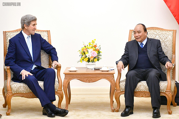 Thủ tướng tiếp cựu Ngoại trưởng Mỹ John Kerry