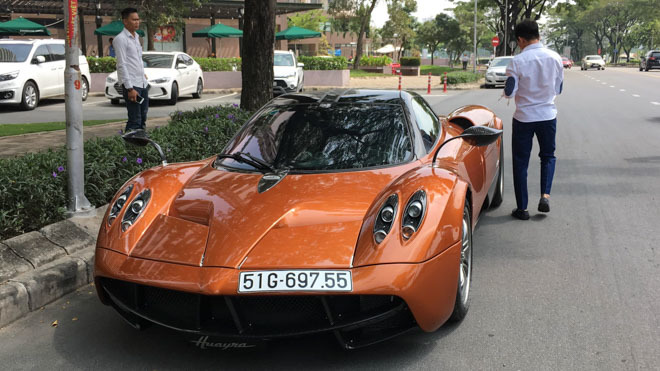 Tốn 80 tỷ của Minh “nhựa”, siêu xe Huayra chỉ làm 