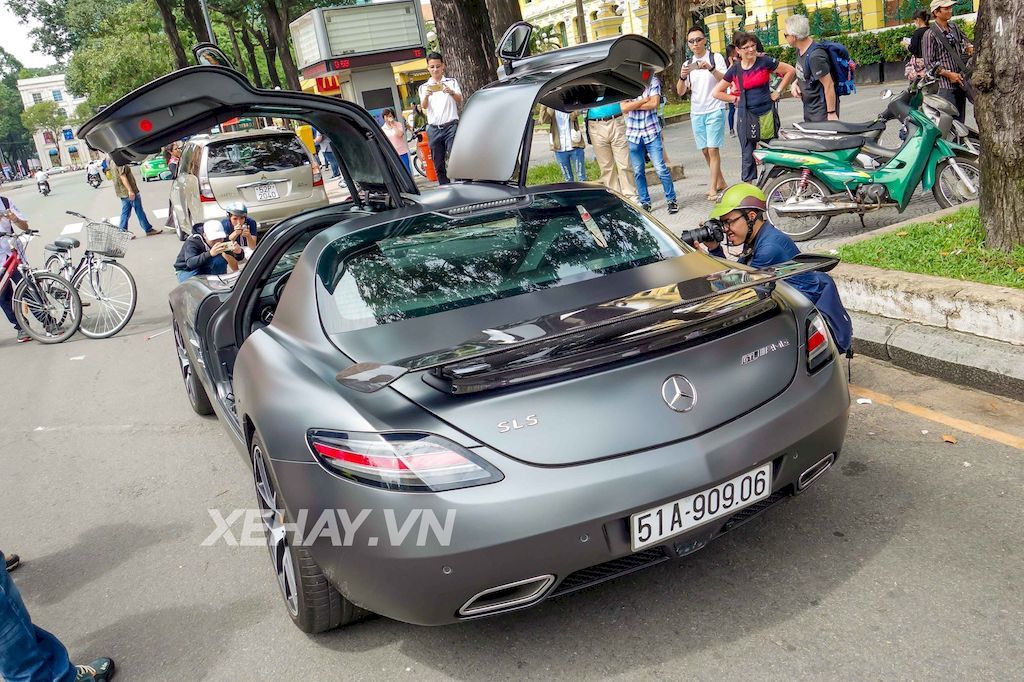 Đẳng cấp chơi siêu xe triệu USD của nhà ông Johnathan Hạnh Nguyễn
