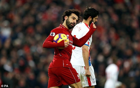 Salah lập cú đúp, Liverpool có 3 điểm sau màn rượt đuổi điên rồ