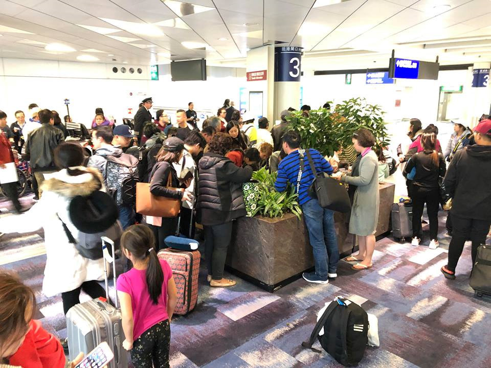 Nhiều khách Việt tố bị American Airlines bỏ rơi tại sân bay Hong Kong