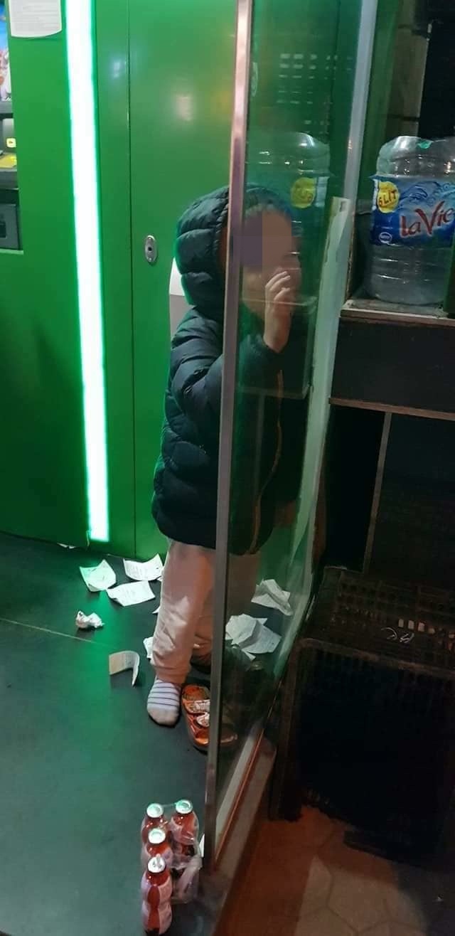 Phía sau chuyện mẹ bỏ con 3 tuổi ở cây ATM trong tiết trời lạnh giá