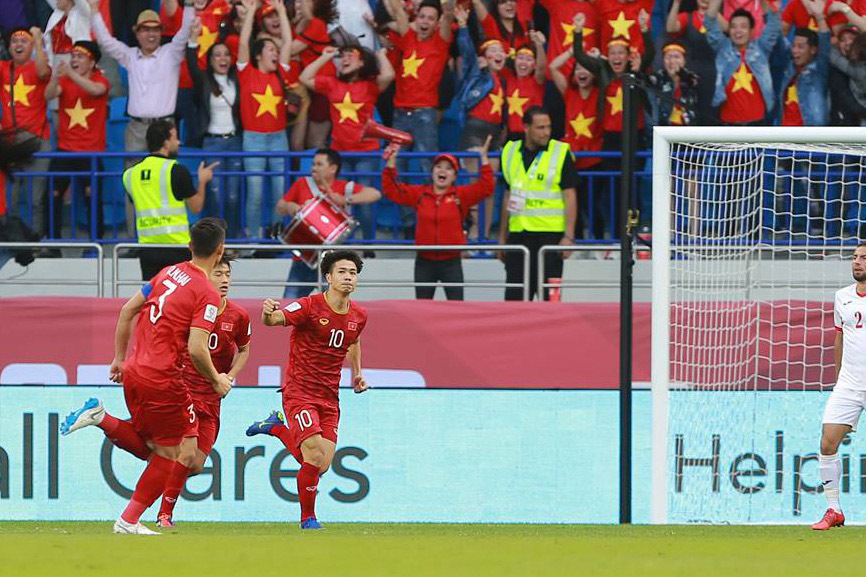 Video Công Phượng sút tung lưới Jordan, gỡ hòa 1-1