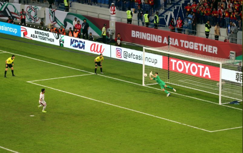 Video màn luân lưu cân não đưa Việt Nam vào tứ kết Asian Cup