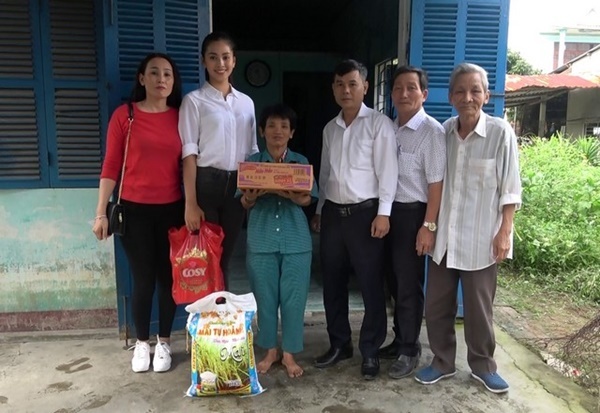 Trấn Thành lộ gương mặt phờ phạc trong buổi ra mắt phim với Lan Ngọc