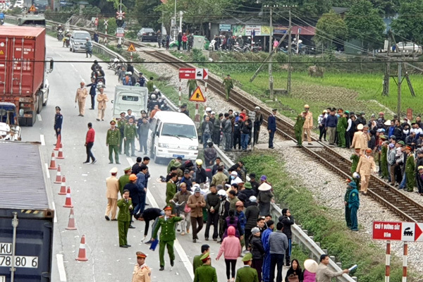 Tai nạn ở Hải Dương: Trưởng Công an xã và anh trai cùng 4 cán bộ tử vong