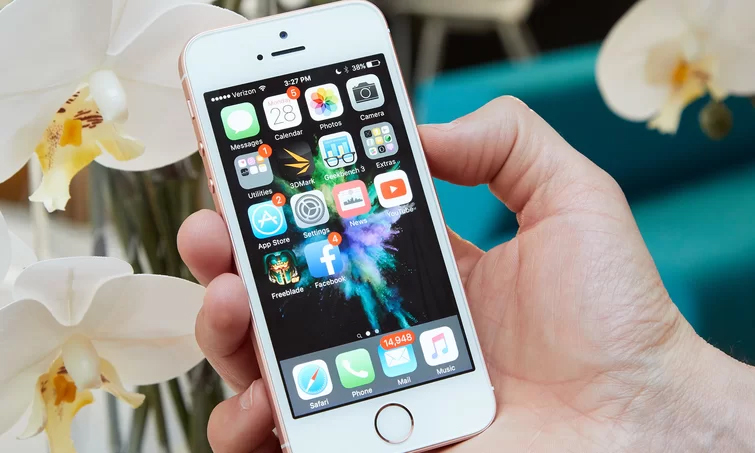iPhone SE hết veo chỉ sau một ngày mở bán vì giá quá rẻ