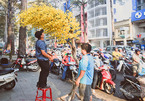 Anh chủ cửa hàng hoa làm điều 'lạ lùng' giữa phố Sài Gòn