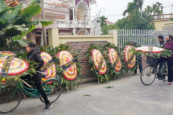 Tai nạn ở Hải Dương: Vòng hoa tang dựng khắp đường làng