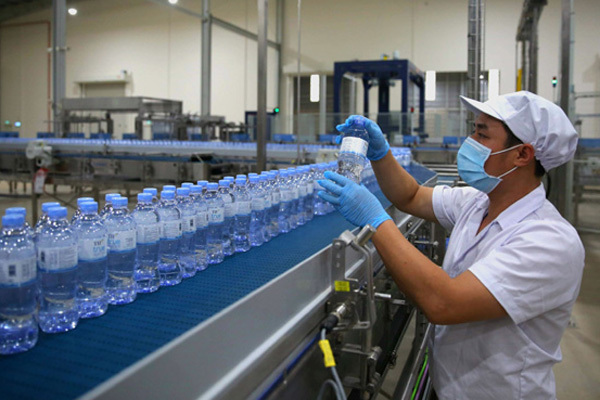 TH true WATER: Tinh khiết mạch nước ngầm từ đá núi lửa