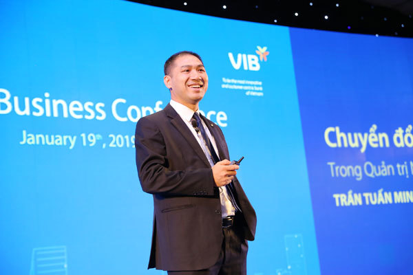 Ngân hàng nội trả lương nhân viên xuất sắc 97 triệu đồng/tháng