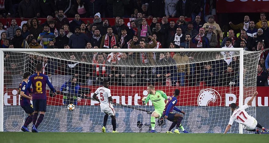 Barca thua trắng Sevilla ở lượt đi tứ kết Cúp Nhà Vua