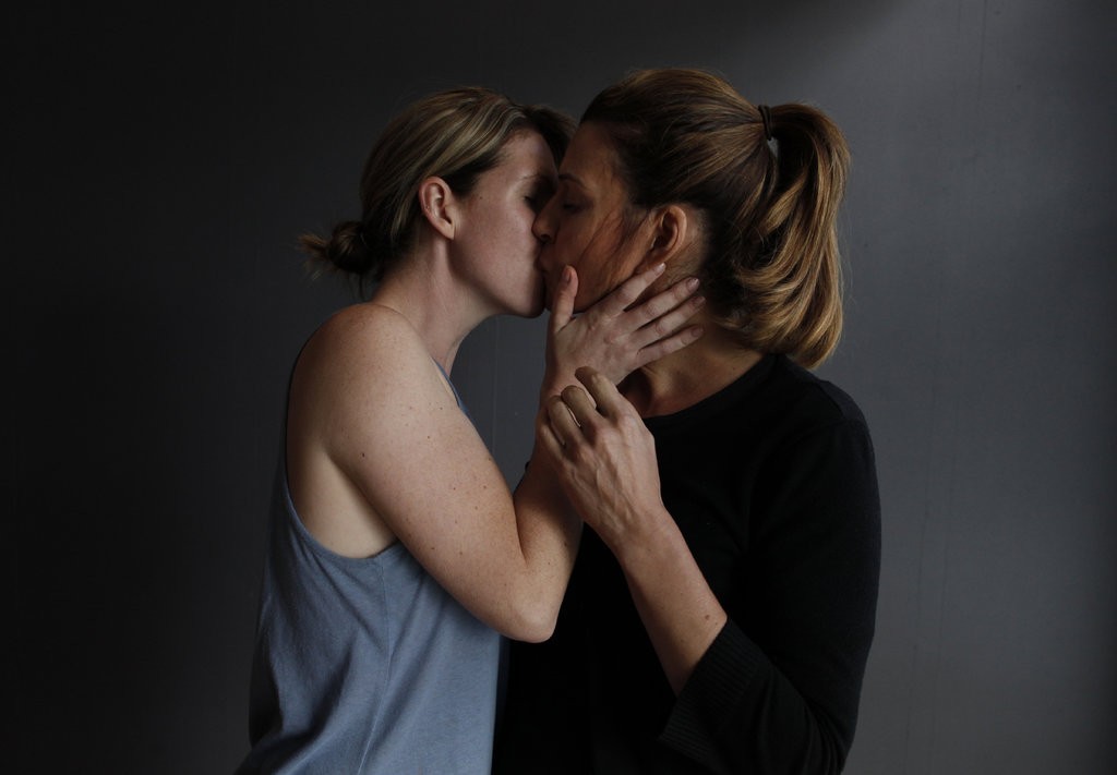 Công việc ít biết của chuyên gia điều phối cảnh nóng trên phim