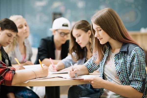 Sinh viên thắc mắc thủ tục vay tiền đi học