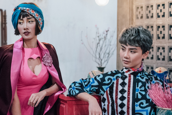 MC Quỳnh Chi mặc váy khoe vòng 1 gợi cảm bên 'người yêu tin đồn'