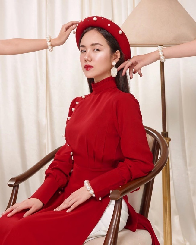 MC nói 7 thứ tiếng của VTV khoe ảnh quyến rũ