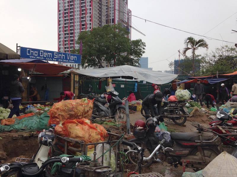 Hà Nội chính thức đóng cửa chợ tạm Dịch Vọng Hậu