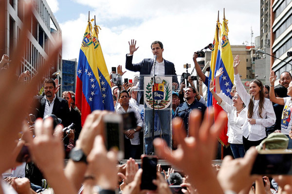 Khủng hoảng chính trị trầm trọng xảy ra ở Venezuela thế nào?