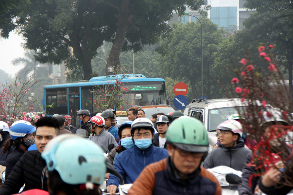 Hà Nội: 8 'điểm đen' ùn tắc mới, giáp Tết chớ dại đi qua