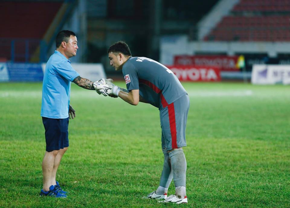 Đặng Văn Lâm viết tâm thư chia tay Hải Phòng sang Thái Lan thi đấu