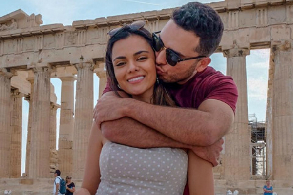 Chuyện tình 'cùng nhau đi khắp thế gian' của tân Hoa hậu Liên lục địa