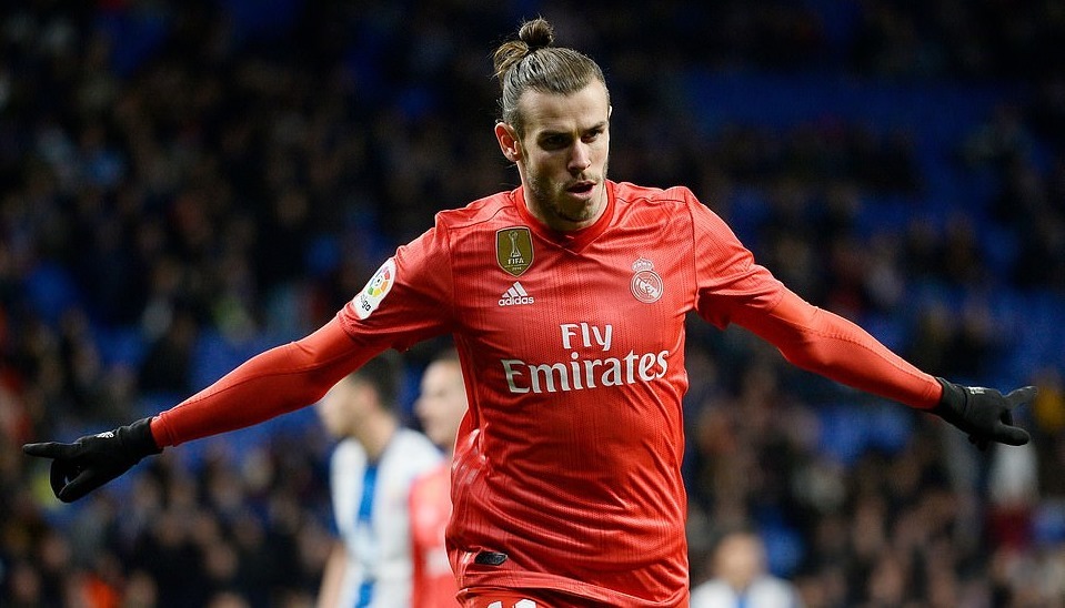 Chơi thiếu người, Real thắng trận nhờ Benzema, Bale