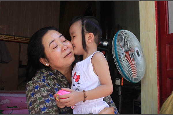 Cuộc gọi từ nhà chùa khiến cuộc đời chị giúp việc đổi thay