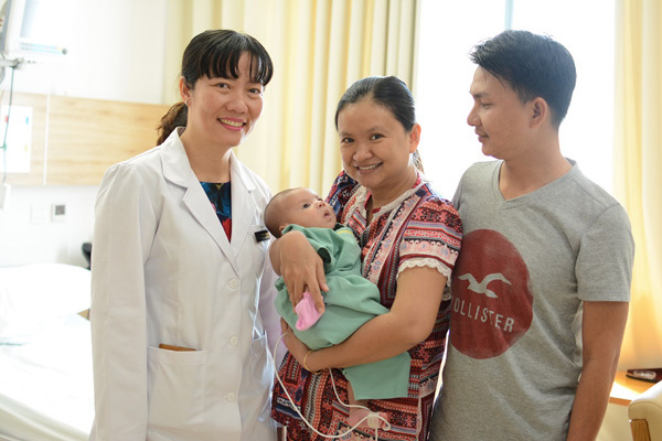 Cứu sống bé 2 tháng bằng kỹ thuật mổ tim không đau