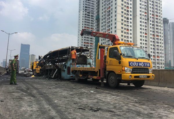 Ngày Tết, xe gặp sự cố gọi cứu hộ như thế nào?