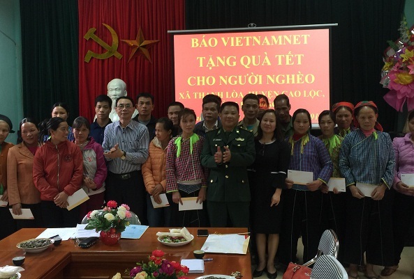 Báo VietNamNet trao quà Tết cho người nghèo ở Lạng Sơn